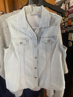 Chico’s Platinum Denim Vest Women’s Size 2 or Larger Light Wash